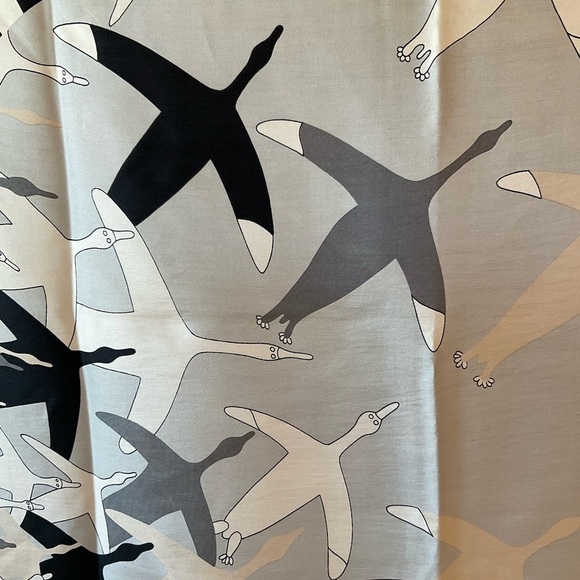 Vintage Luc ANGUHADLUQ “Flying Geese” Silk Scarf Part of Italian Series, - Picture 5 of 6